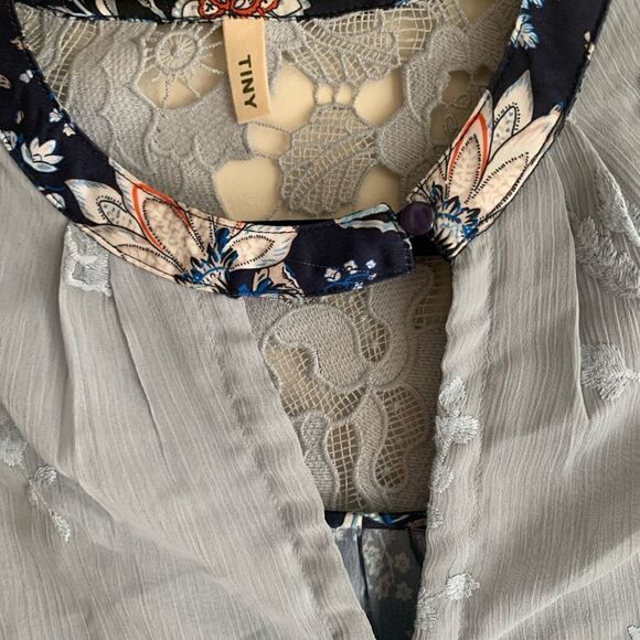 Beautiful Floral dress Brand Tiny size small - Picture 3 of 7